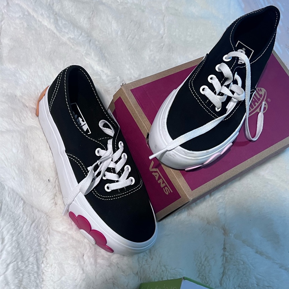Vans women’s 5 and half new in box
